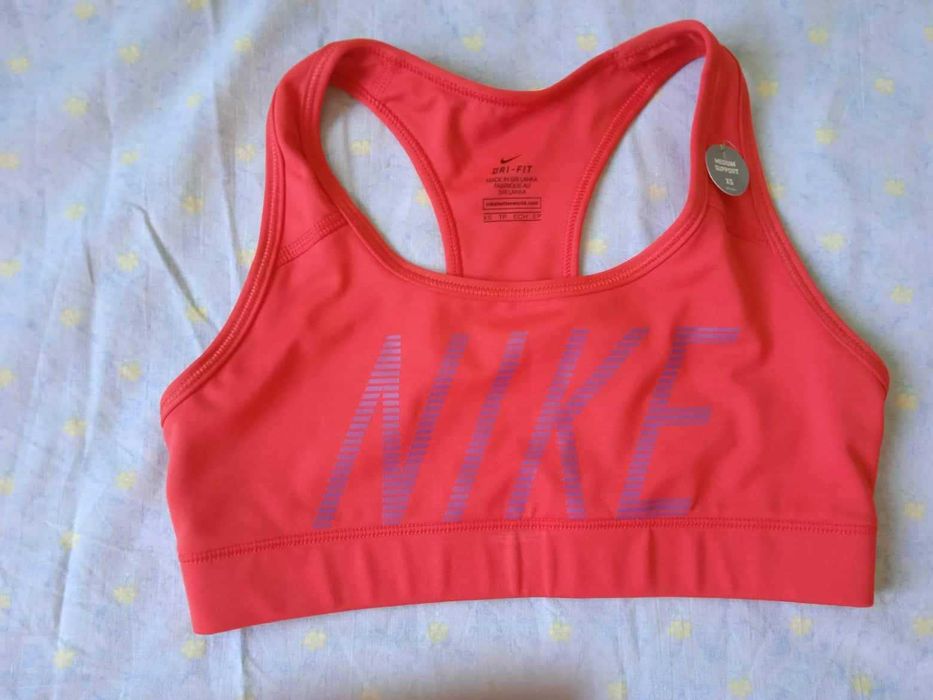 Спортен сутиен Nike