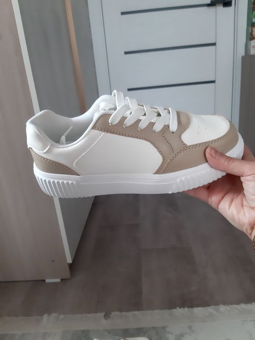 Новые кроссовки 38-38,5 р