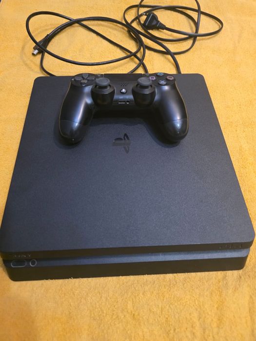 Продам приставку PS4 , в отличнлм состоянии, память 1 ТБ,