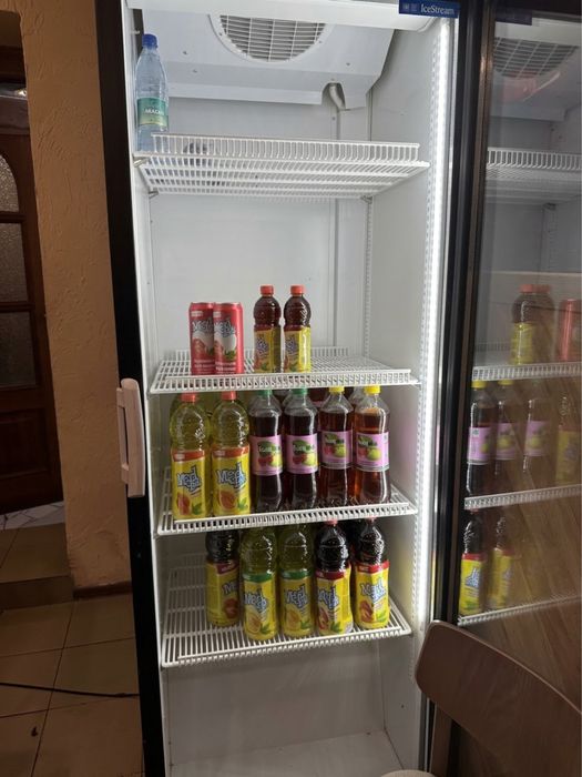 Продаю витрину +хололодильник