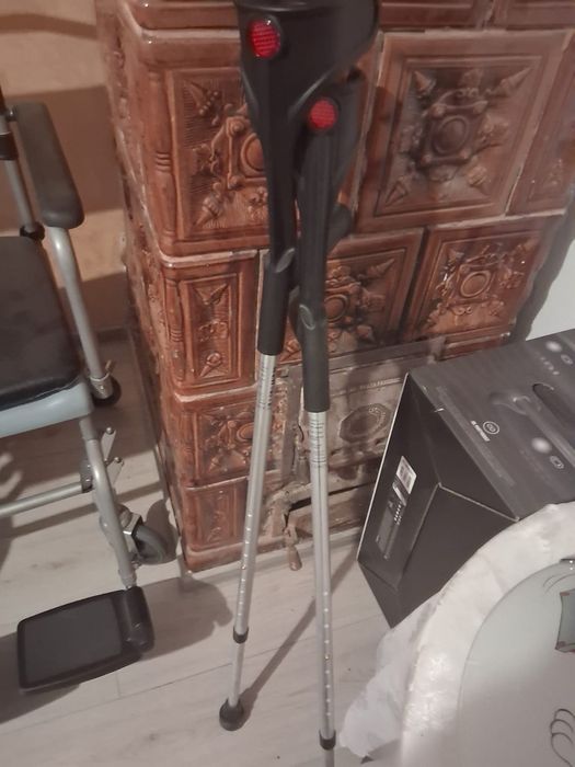 Vând cârje aluminiu