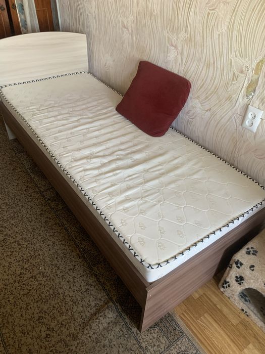 Кровать