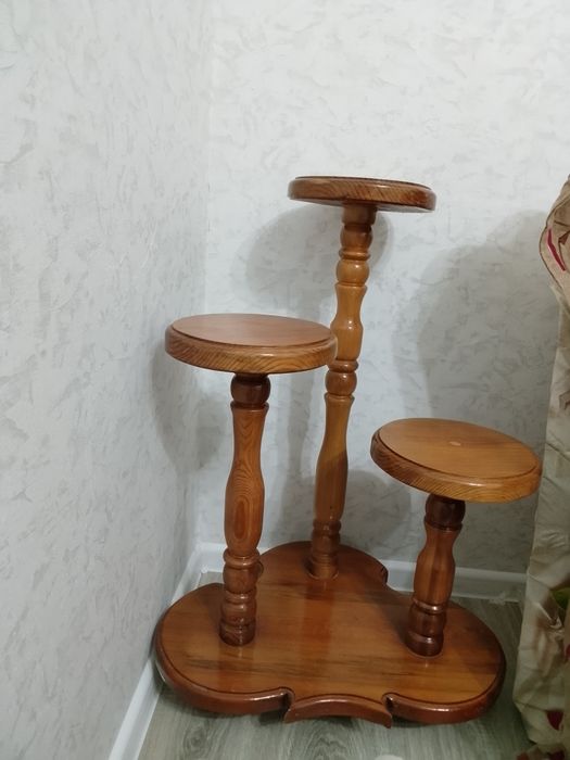 Продам подставку для цветов