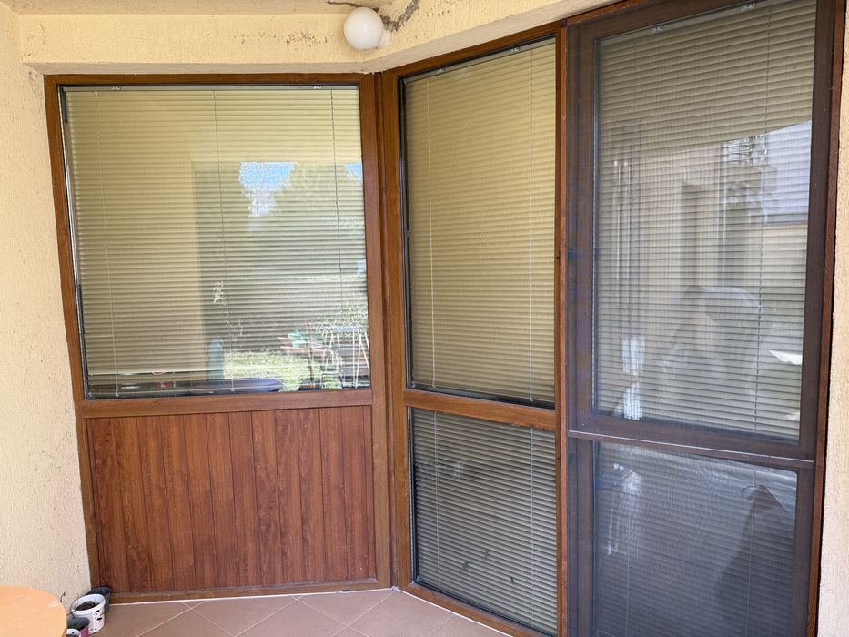 PVC  Дограма перфекна  размери 295/285 с врата. комарник