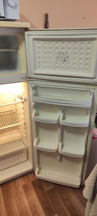 Хладилник с камера Vestel