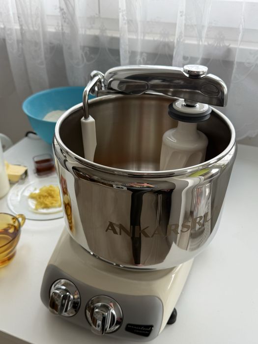 Ankarsrum планетарен миксер, в гаранция, кремав, като нов