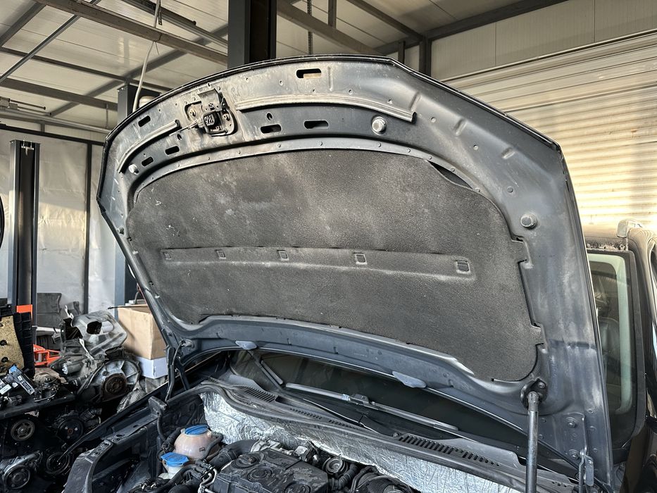 Преден капак за Фолксваген Туаран 2007-2010г.!