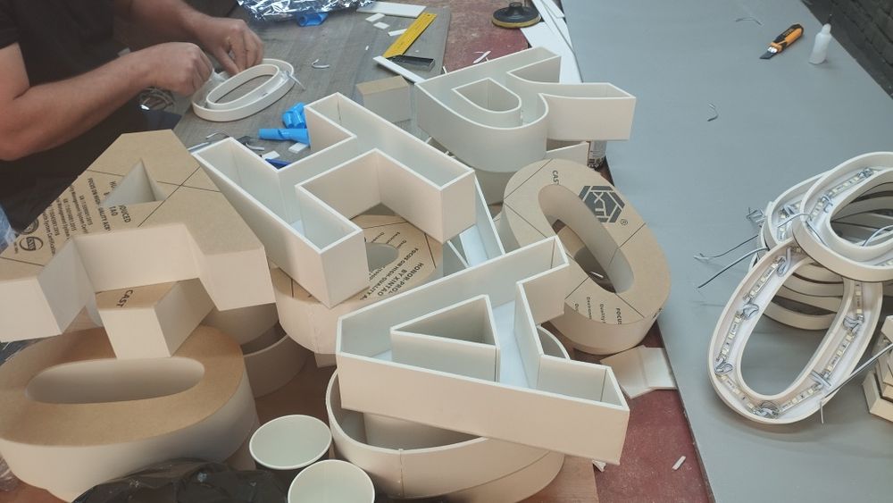 Tashqi reklama xizmati biz bilan oson va sifatli