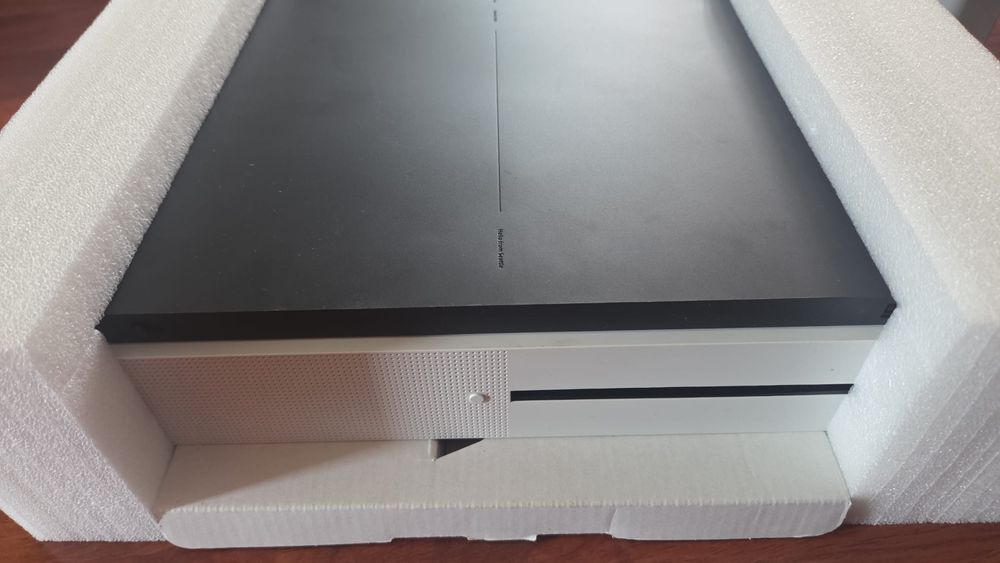 XBOX ONE 1 TB  + 1 controller
