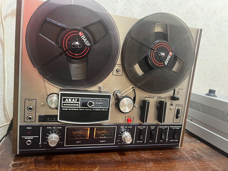 Vintige magnetofon akai 4000 DS