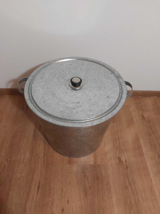 Vas pentru apa cu capac, tabla galvanizata, 32 litri, nefolosit