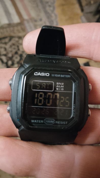 Ceas casio sport.rezistent la apa.lumini