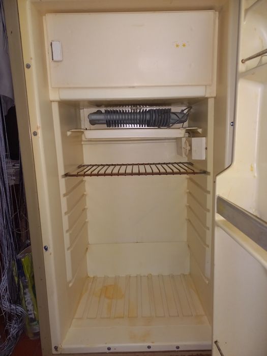 Продам Холодильник Иней