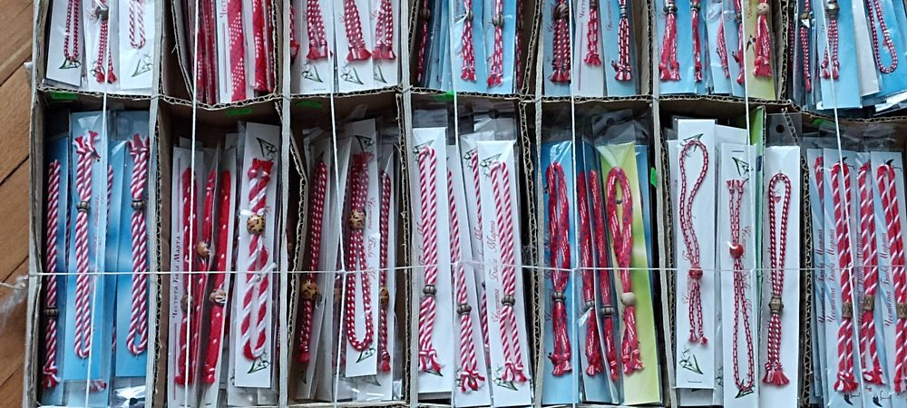 Мартеници на едро