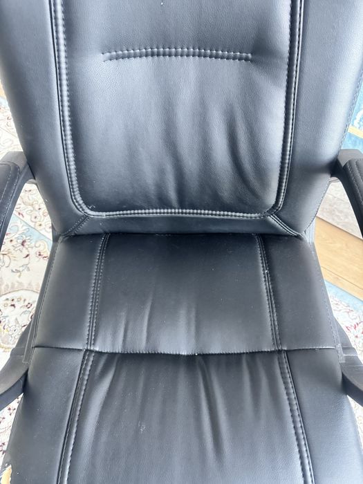 Кресло кожанное офисное б/у