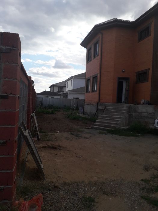 продам коттедж м-н Уркер