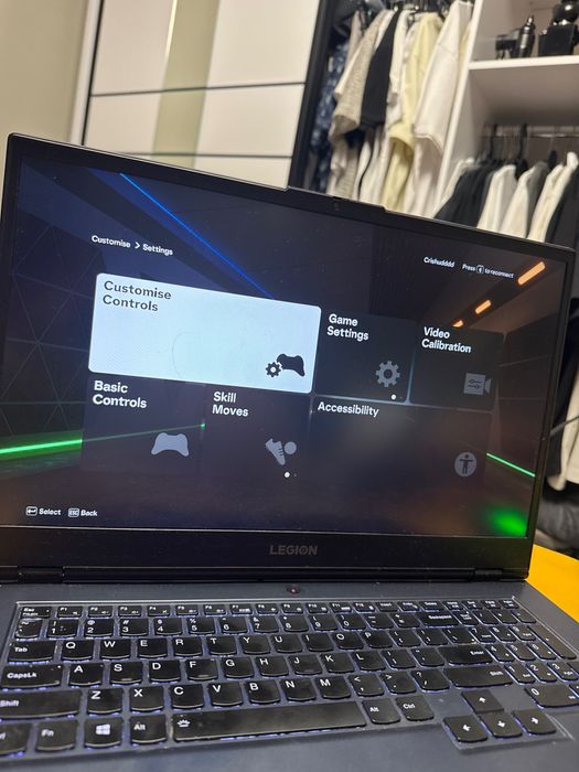 Vând laptop gaming Lenovo – RTX 3050, 16GB, ecran 17.3” 144Hz