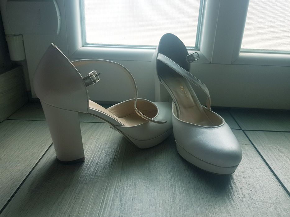 Rochie de mireasă+pantofi