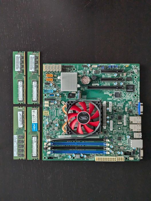 Дъно за сървър (NAS), с процесор и охладител