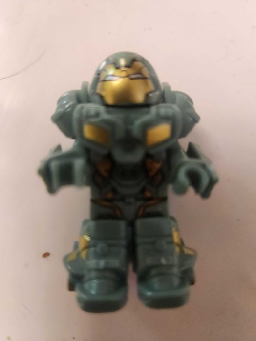 9 минифугурки от алтернативен конструктор