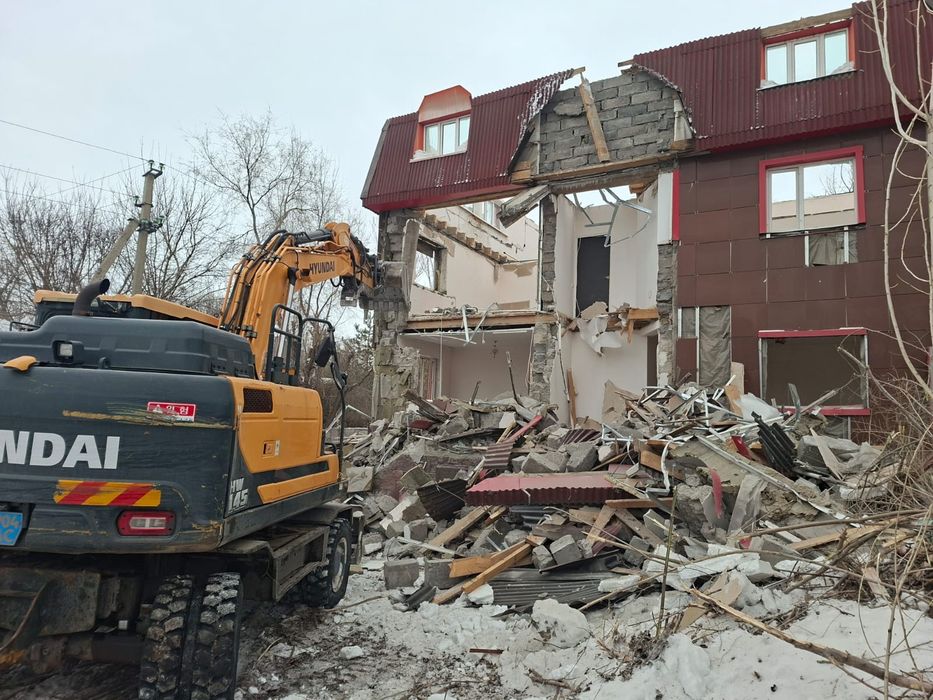 Демонтаж и снос пристроек