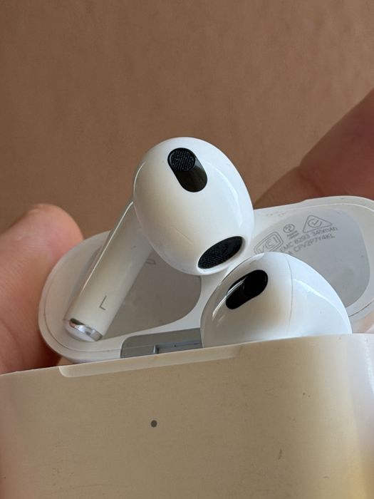 De vanzare Airpods 4