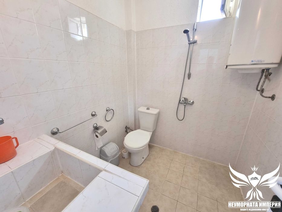 Триетажна къща РЗП 308кв. с 850кв.м. двор село Козаново, обл.Пловдив