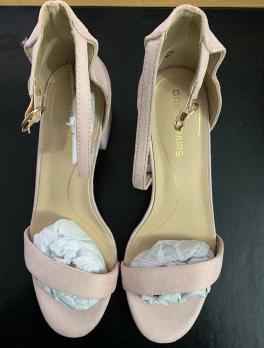 Sandale cu toc pe culoarea roz