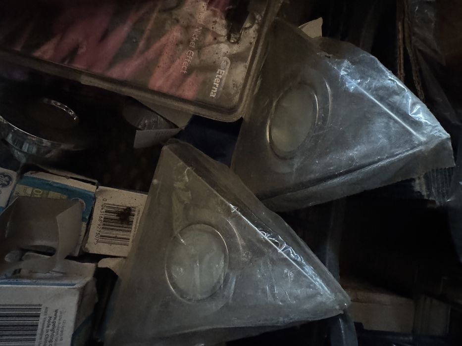 Detectoare de fum,intrerupatoare si becuri led