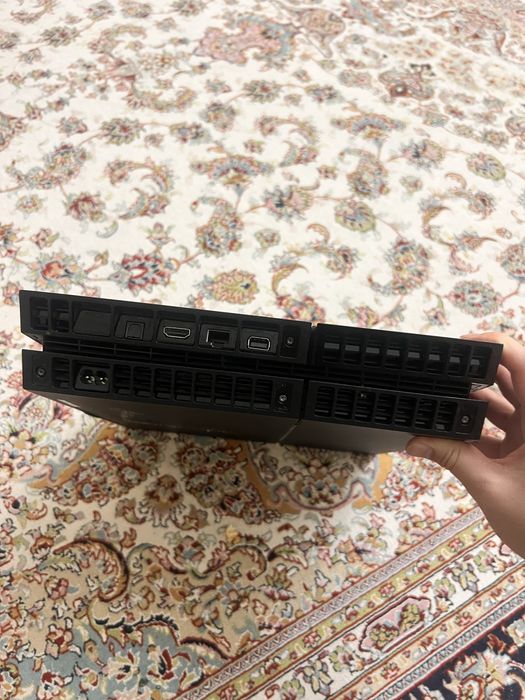 Игровая приставка Sony PlayStation 4