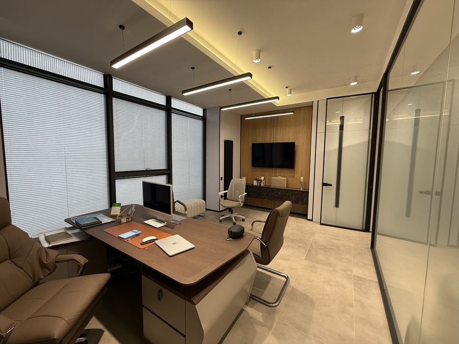 Эксклюзивный офис с мебелью в бизнес центре Luminar