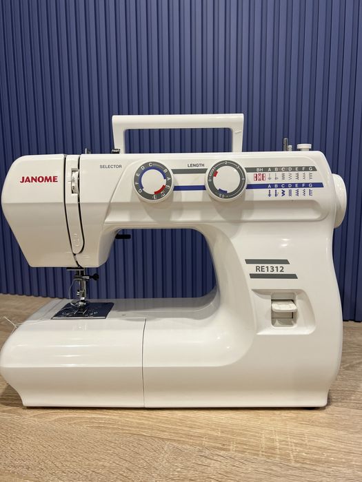 Срочно! Швейная машинка Janome