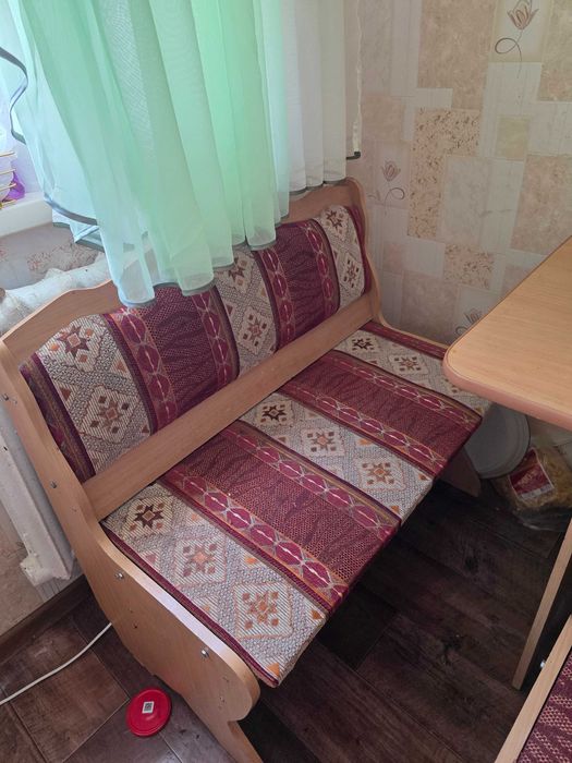 Кухонный набор, стол,стульями уголок