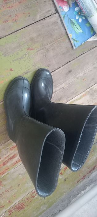 Продам резиновые сапоги мужские