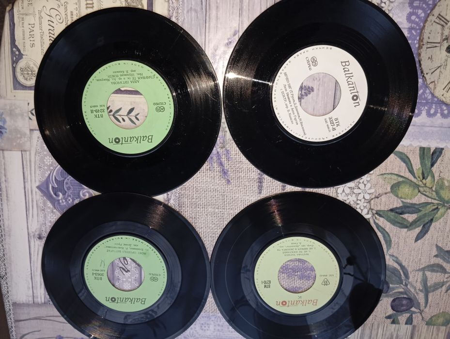 Лот от 25 бр. малки грамофонни плочи балкантон