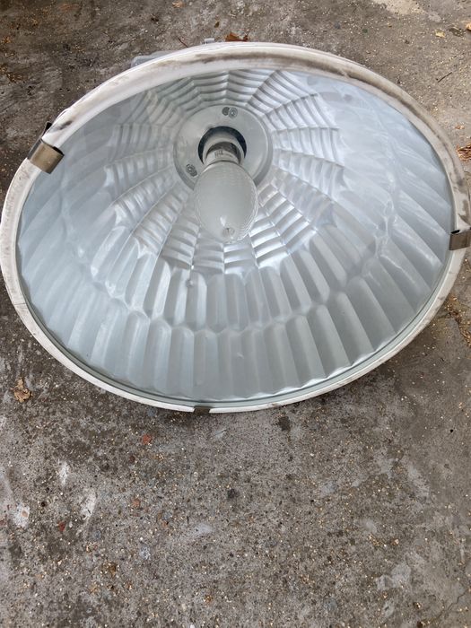 Лампи за халета