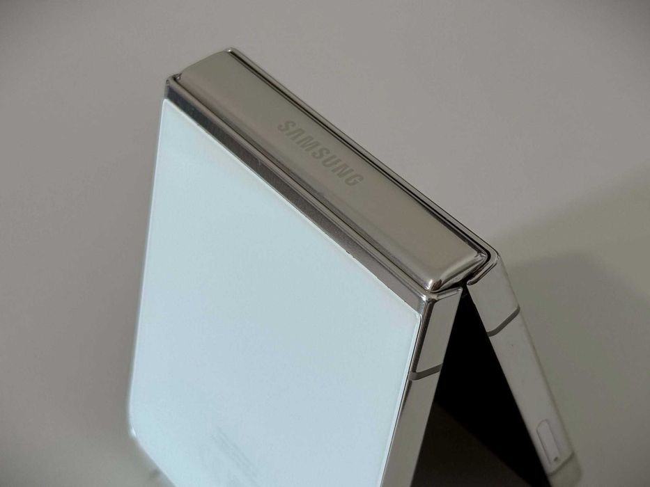 Бартер! Samsung Galaxy Z Flip 5 Cream (Бял)