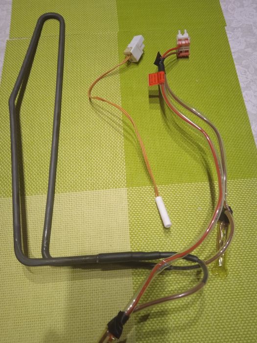 Продавам части от хладилник  LG