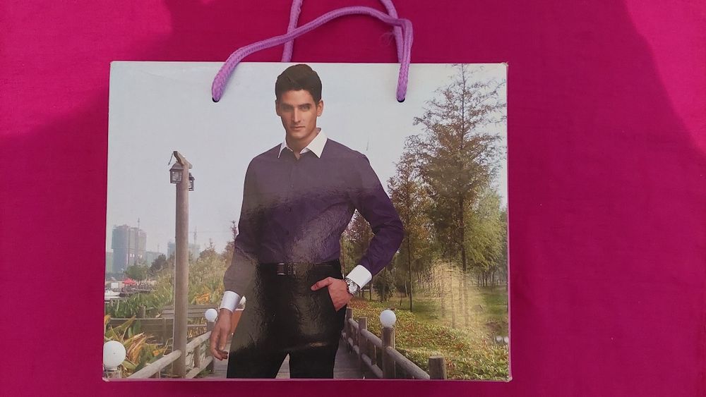 Рубашка мужская  модная.