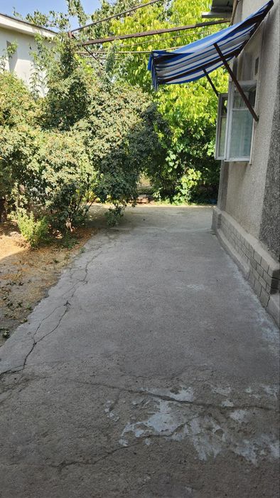 Участок 6 соток с домом и хозяйственными постройками.