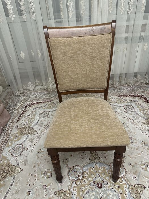 Продам стуля со столом качечтвенная мебель