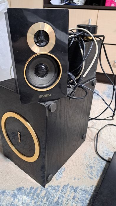 Колонки,сабвуфер,двд-плейер.