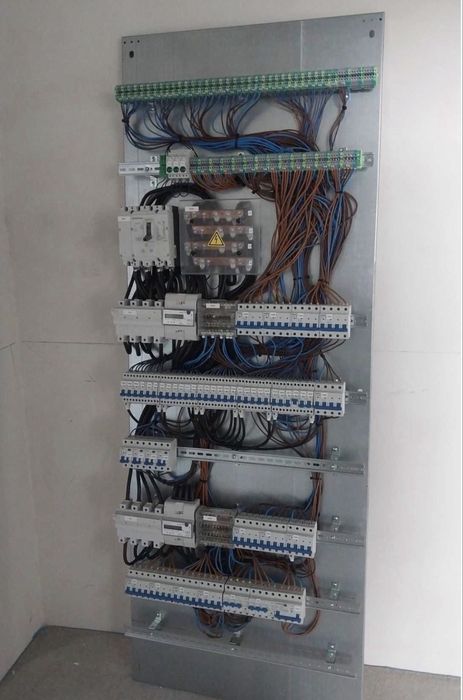 Electrician non stop Interventii rapide instalatii electrica 24/24 si sâmbată și duminică