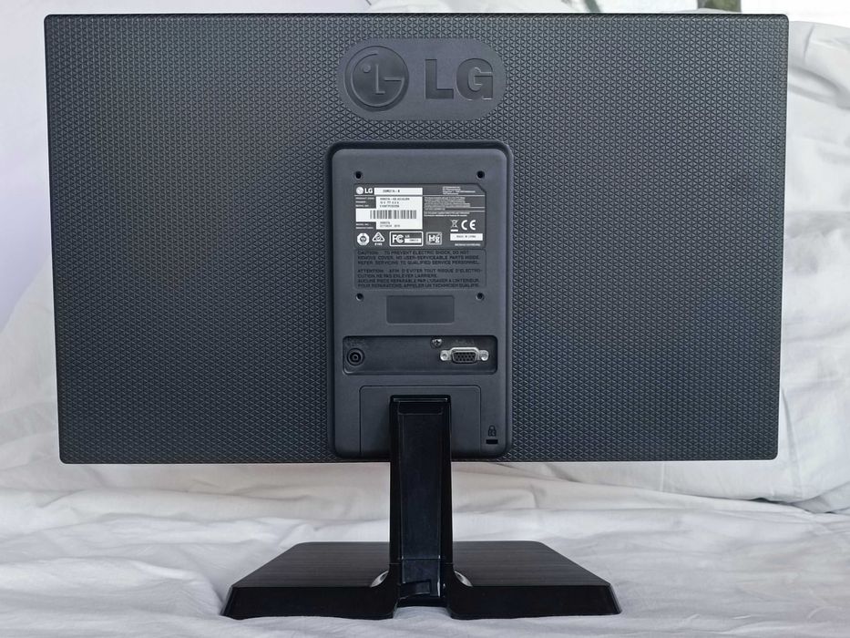 LCD монитор LG 20M37A-B