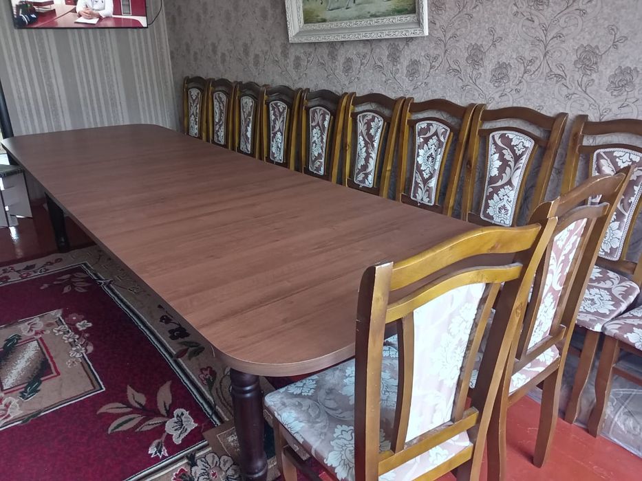 Стол и стулья. 3.5 метра, 15 стульев