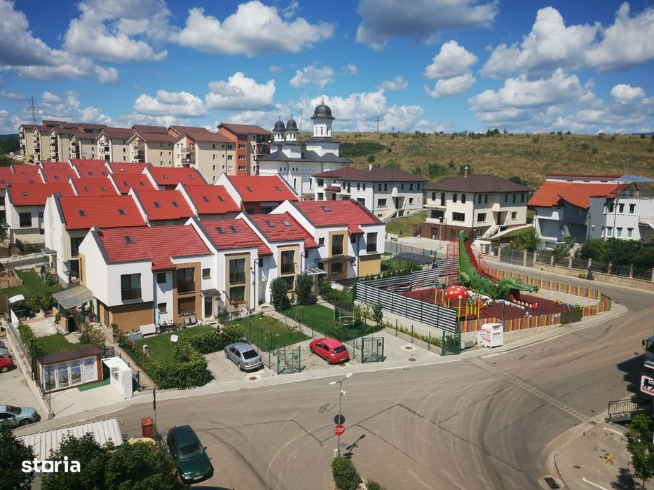 Apartamente in Case insiruite de 5 camere cu gradina si loc de parcare