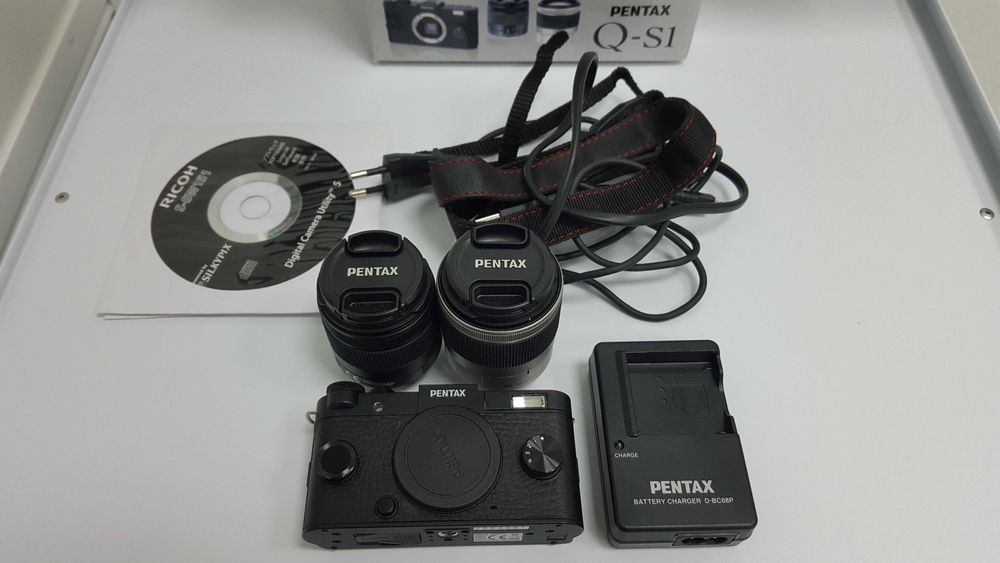 Aparat foto mirrorless Pentax Q-S1 – NOU + kit 2 obiective