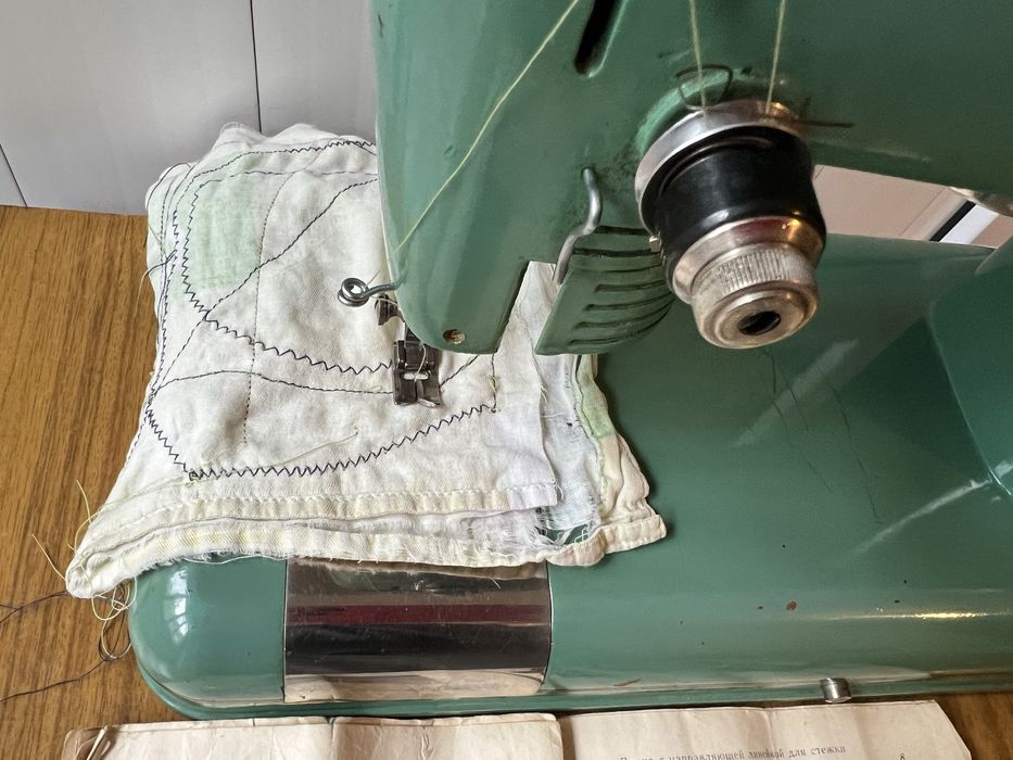 Швейная машинка, моторчик, плойка