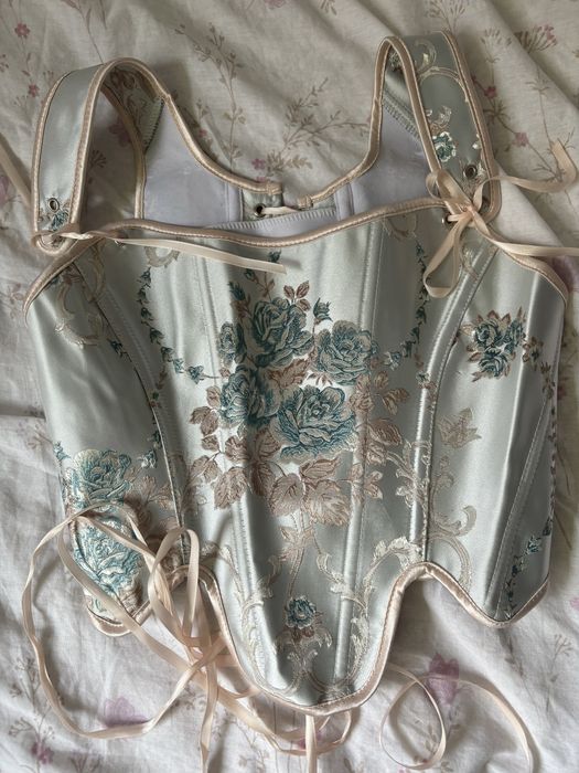 красивый женский корсет