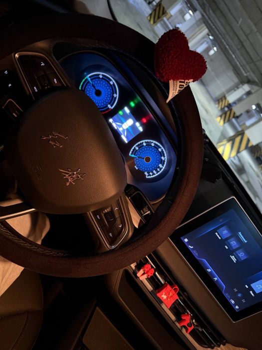 Hongqi EQM-5 EV 500 km sotiladi